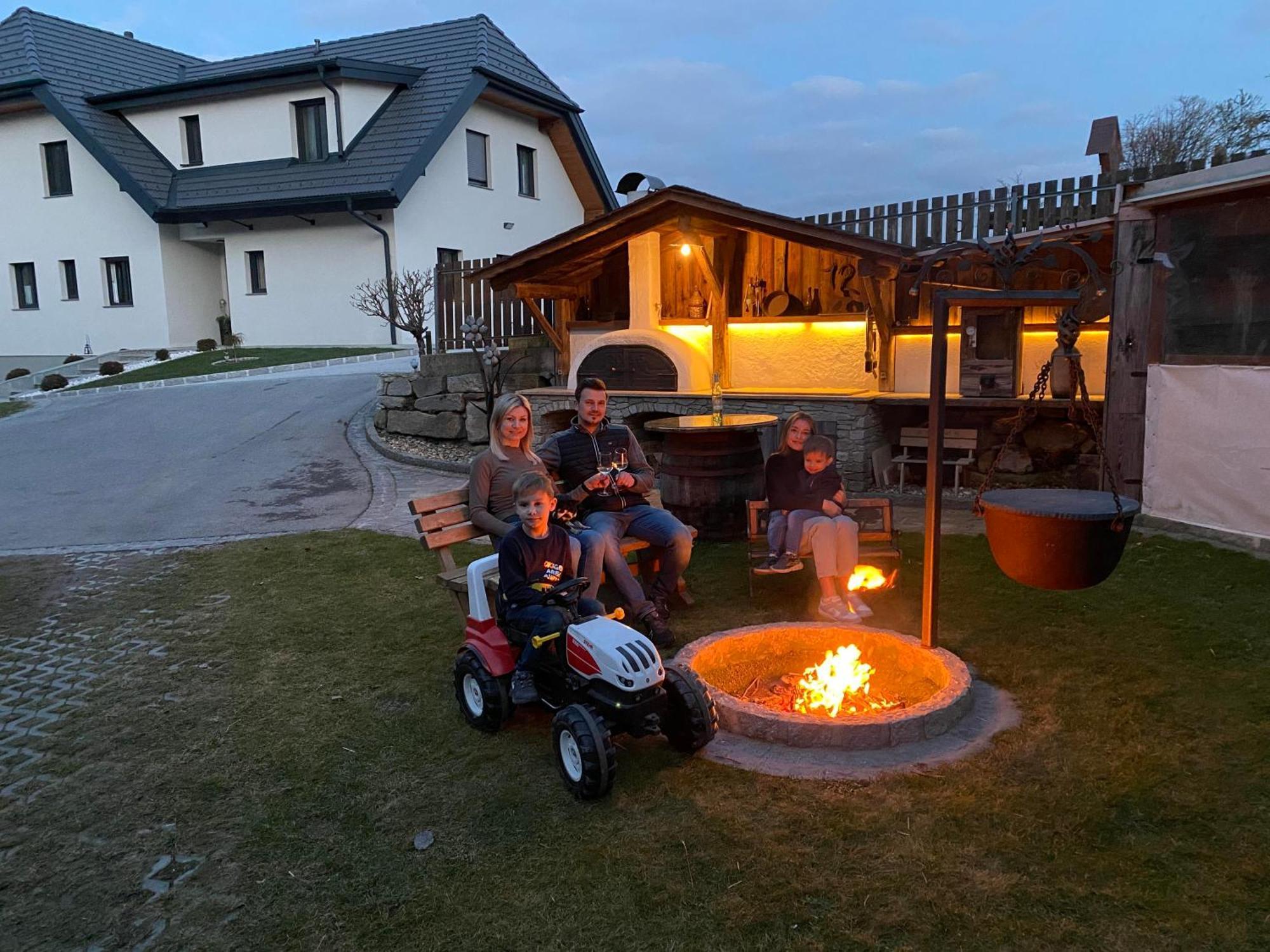 Erlebnishof Koenig-Kober Villa Poellau Buitenkant foto