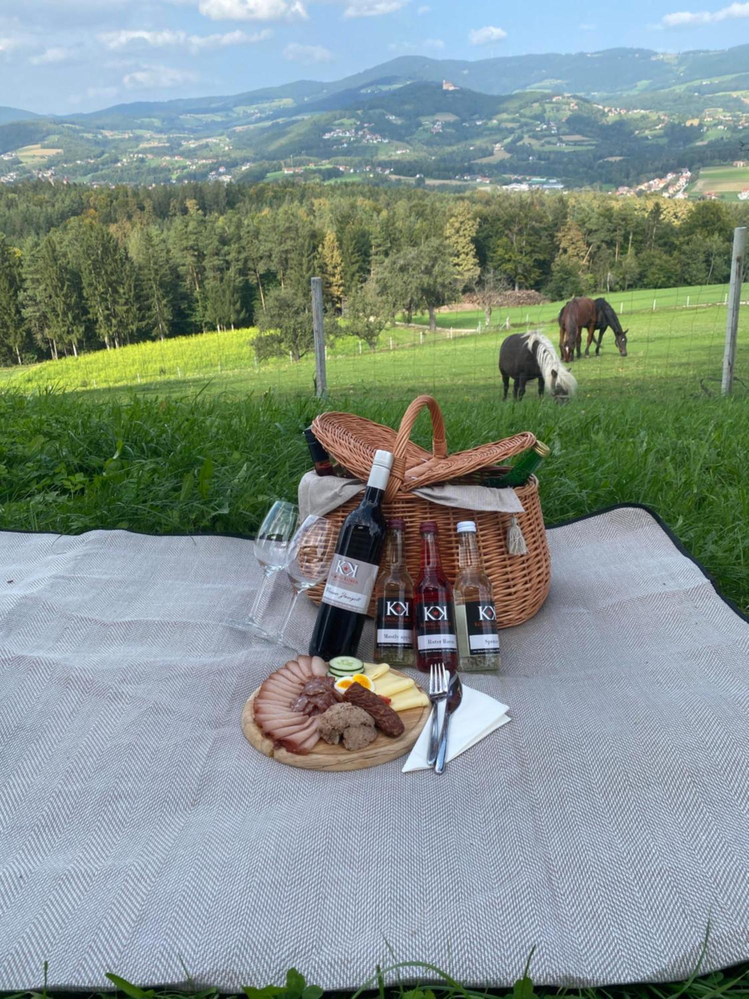 Erlebnishof Koenig-Kober Villa Poellau Buitenkant foto